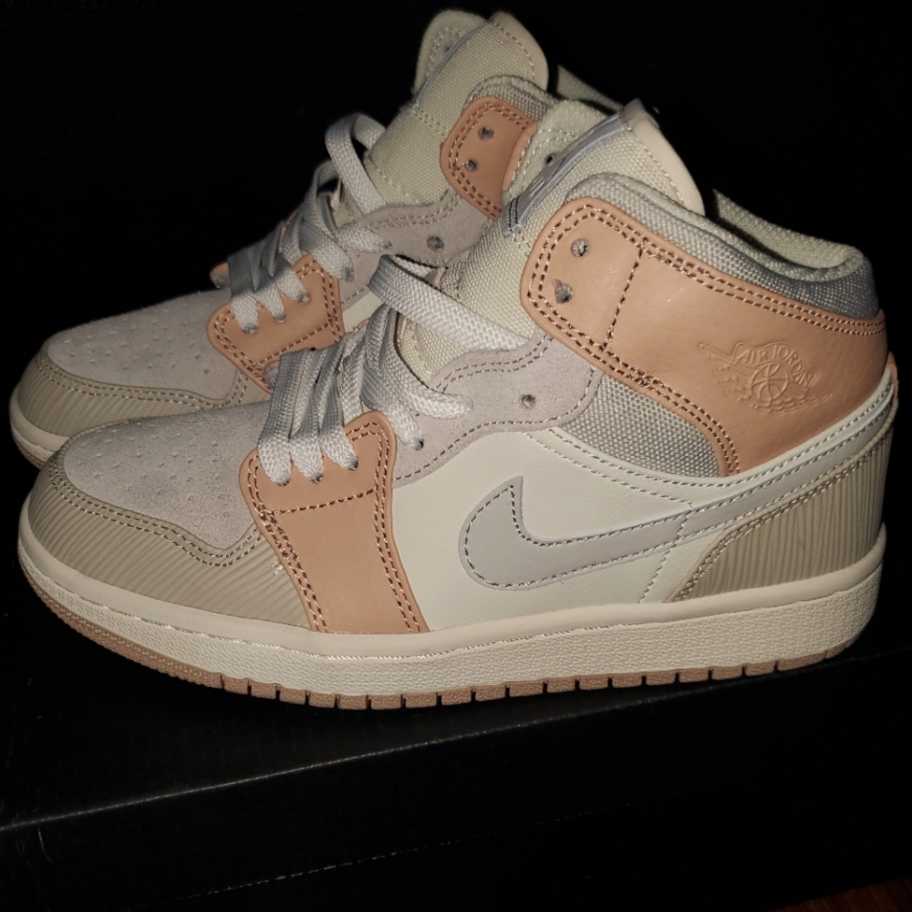 Air Jordan Sail/Light Bone String shimmer  4.5y 6w